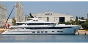 ASBAŞ'ta 80 milyon dolarlık 2 yat denize indirildi