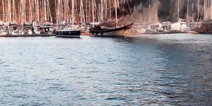Fethiye'de ABD bayraklı gulet yandı