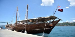 Boğazda dikkat çeken yelkenli