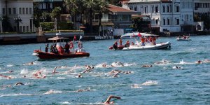 Yüzme yarışında 156 kişi Boğaz'ın ortasında kaldı