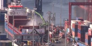 Ambarlı Limanı'nda demirli gemi alev aldı