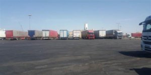 Arabistan'da 85 Türk tırı günlerdir limanda bekletiliyor