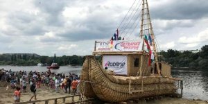 Kamıştan tekne Rumeli Feneri’ne demirledi