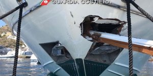 İtalya'da yat ve yolcu gemisi çarpıştı, 5 yaralı