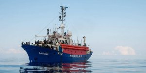 Göçmen kurtaran gemiye İtalya'ya  giriş yasağı