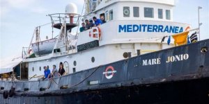Akdeniz'de yaklaşık 100 göçmen kurtarıldı