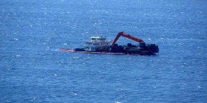 Bozcaada'da karaya oturan gemi yüzdürüldü