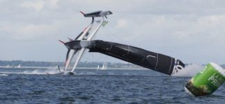 Dublin'de yat yarışına katılan tekneler fırtınada alabora oldu