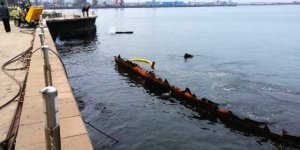 Parçalara ayrılarak denizden çıkarılıyor