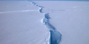 Antarktika'da 315 milyar tonluk buz kütlesi koptu
