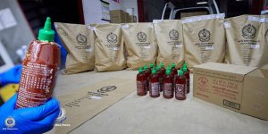 Acı biber sosu şişelerinde uyuşturucu bulundu