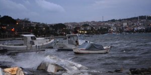 Lodos kıyı bölgelerini savaş alanına çevirdi