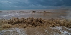 Sağanak sonrası çamurdan deniz