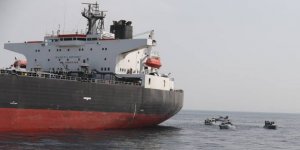 İki tanker şirketi Hürmüz Boğazı’nda geçişleri askıya aldı