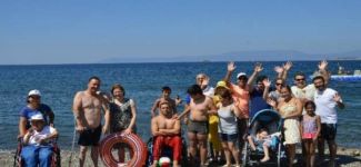 İzmirli engellilerin Mavi Bayrak keyfi