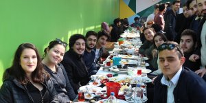 Denizci Öğrenciler Geleneksel Kahvaltıda