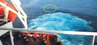 Deniz ortasında kaderlerine terk edildiler