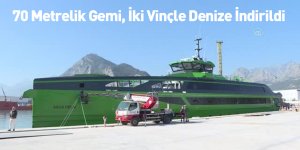 70 Metrelik Gemi, İki Vinçle Denize İndirildi