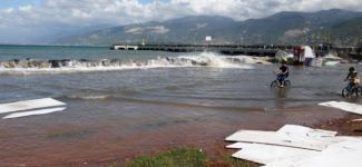 İskenderun'da deniz taştı