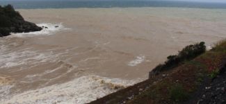 Zonguldak'ta deniz çamur rengini aldı