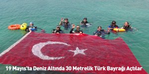19 Mayıs'ta Deniz Altında 30 Metrelik Türk Bayrağı Açtılar