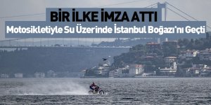 Bir ilke imza attı! Motosikletiyle su üzerinde İstanbul Boğazı’nı geçti