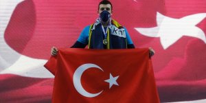 Milli yüzücü Emre Sakçı 12 yıllık Dünya Rekorunu Kırdı
