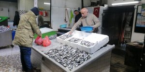 Zonguldak'ta Fırtınada Balıkçılar Denize Çıkamayınca Balık Fiyatları Arttı