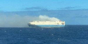 Lüks Araçları Taşıyan Kargo Gemisinde Yangın Çıktı