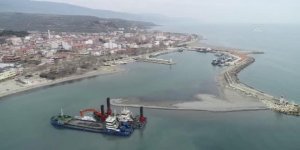 Hoşköy Limanı'nda Girişi Engelleyen Taş ve Çakıllar Temizleniyor