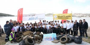 Bodrum'da Dalgıçlar Denizi, Öğrenciler Sahili Temizledi