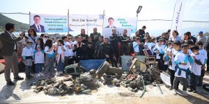 Bodrum'da Dalgıçlar Deniz Dibi, Öğrenciler Kıyı Temizliği Yaptı