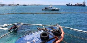 Galapagos Adaları'nda Batan Akaryakıt Gemisinin Temizliği Sürüyor