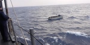 Türk Askeri Libya Açıklarında Denizde Mahsur Kalan 17 Düzensiz Göçmeni Kurtardı
