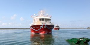 Bakan Karaismailoğlu, Trabzon'da Balıkçı Gemisinin Suya İndirilmesi Törenine Katıldı