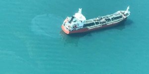 İzmit Körfezi'nde Denizi Kirleten Gemi, Havadan Yapılan Denetimde Tespit Edildi