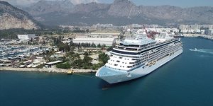 'Yüzen Oteller' Antalya Limanı'na Demir Atmaya Başladı