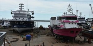 Balıkçı Gemileri Trabzon'daki Tersanelerde Yeni Sezona Hazırlanıyor