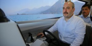 Sanayi ve Teknoloji Bakanı Varank, Antalya'da İnsansız Deniz Aracını Kullandı