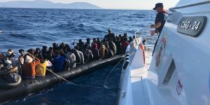 İzmir Açıklarında 194 Düzensiz Göçmen Kurtarıldı