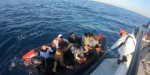 Çanakkale Açıklarında Geri İtilen 12 Düzensiz Göçmen Kurtarıldı