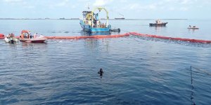 İskenderun Limanı'nda Batan Gemideki Yağ ve Yakıt Sızıntısı Önlendi