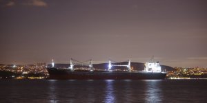 İstanbul Boğazı, Arızalanan Geminin Çekilmesinin Ardından Trafiğe Açıldı