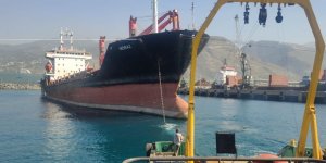İskenderun Körfezi'nde Karaya Oturan Gemi Yüzdürülerek İzmir'e Götürülecek