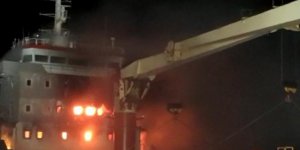 Sinop'ta Kuru Yük Gemisinde Çıkan Yangını Söndürme Çalışmaları Sürüyor