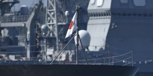 Japon Destroyeri Denizde Mahsur Kaldı