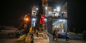 İzmir'den Deprem Bölgesine Yardım Getiren Gemi İskenderun'a Ulaştı