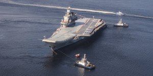 Rusya’nın Uçak Gemisi Kuznetsov Kuru Havuzdan Ayrıldı