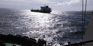 Çanakkale Boğazı'nda Arızalanan Gemi Demirletildi