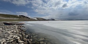 Aygır Gölü'nde Buzlar Erimeye Başladı